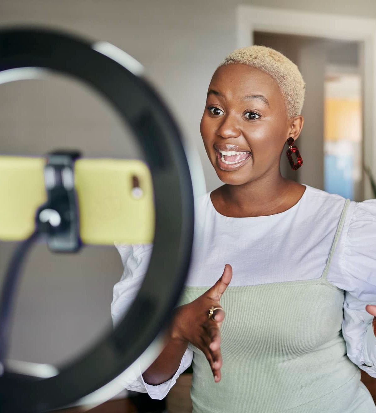 influencer going live on instagram